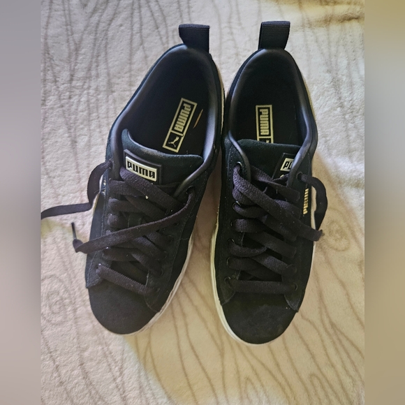 Puma Classic Black Sneakers - Picture 1 of 2